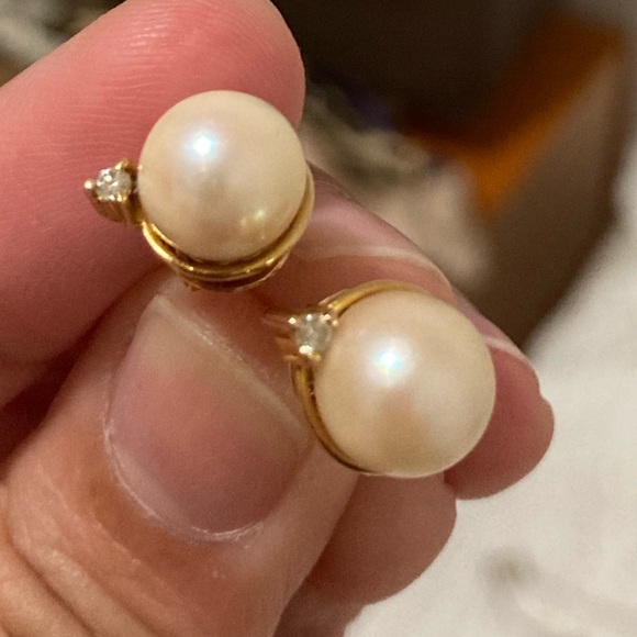 2 pairs of 14k solid gold earrings - Picture 3 of 9